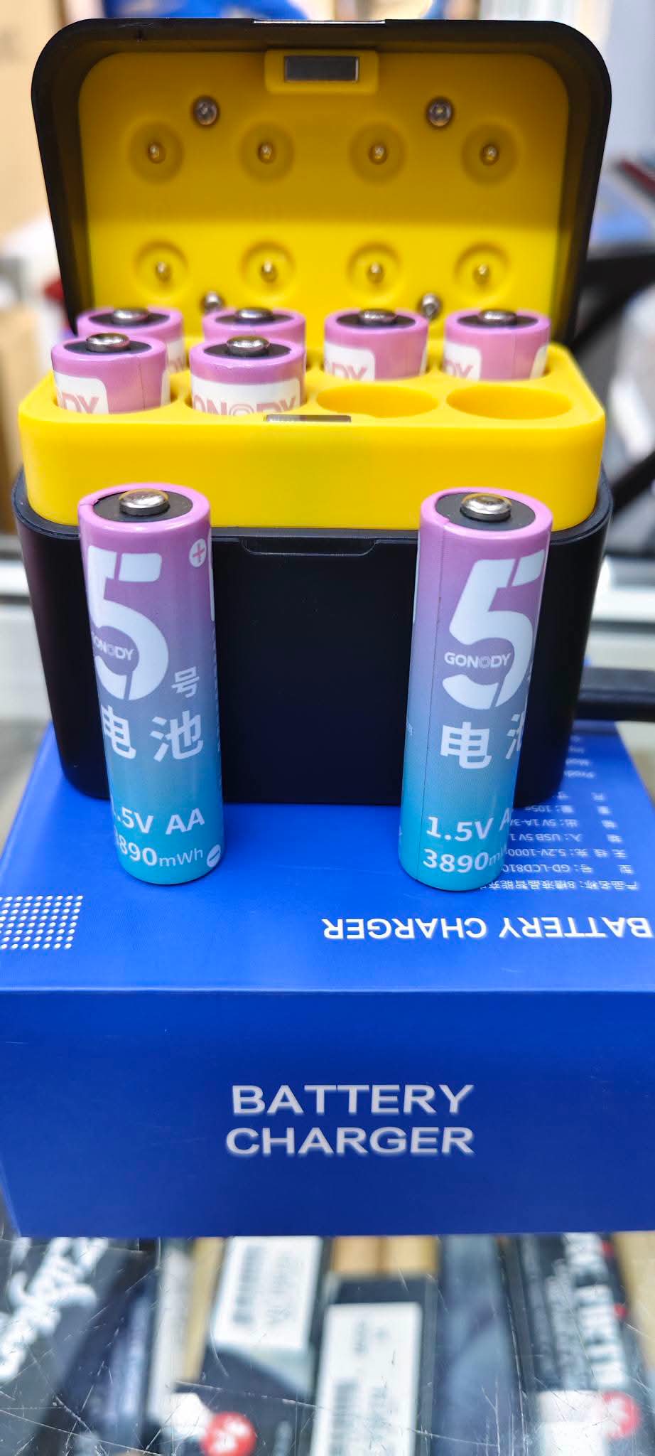 8-Slot 1.5V AA Rechargeable Battery Charger Kit