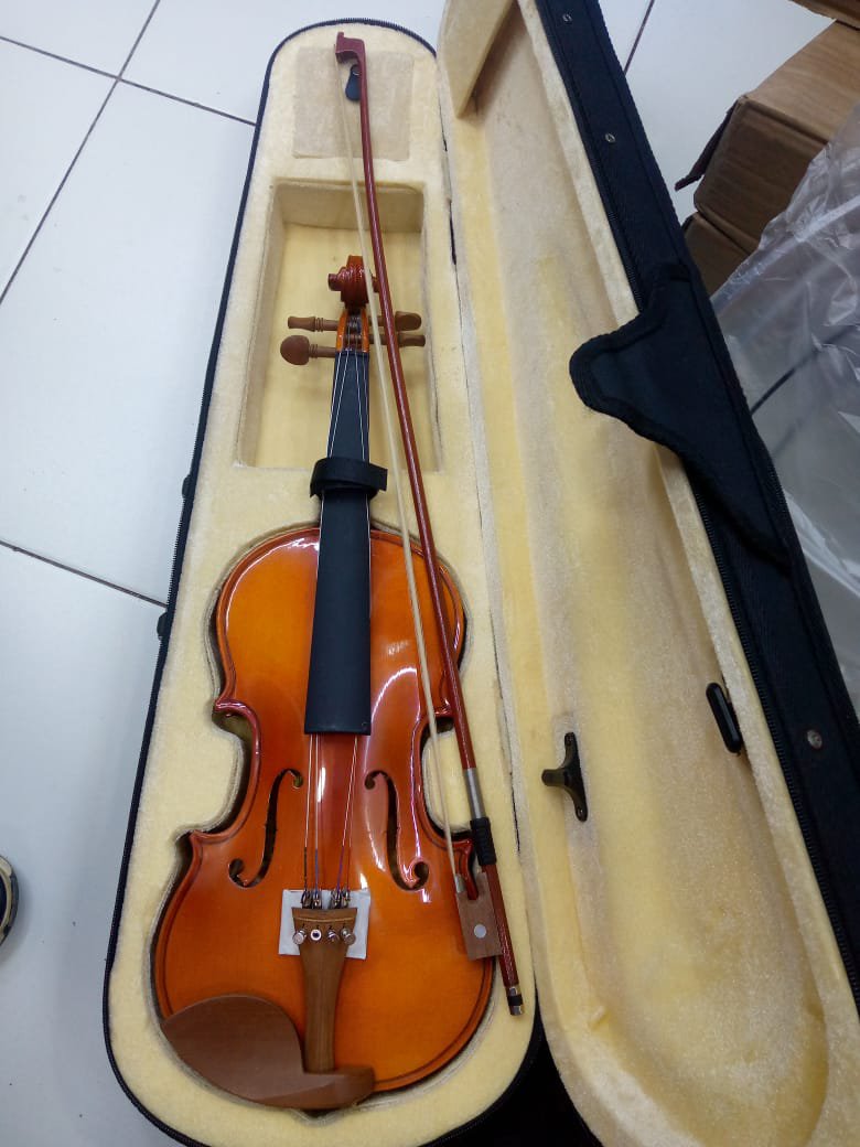 3/4 Acoustic Violin Outfit with  Plush Hard Case, Bow, and Rosin