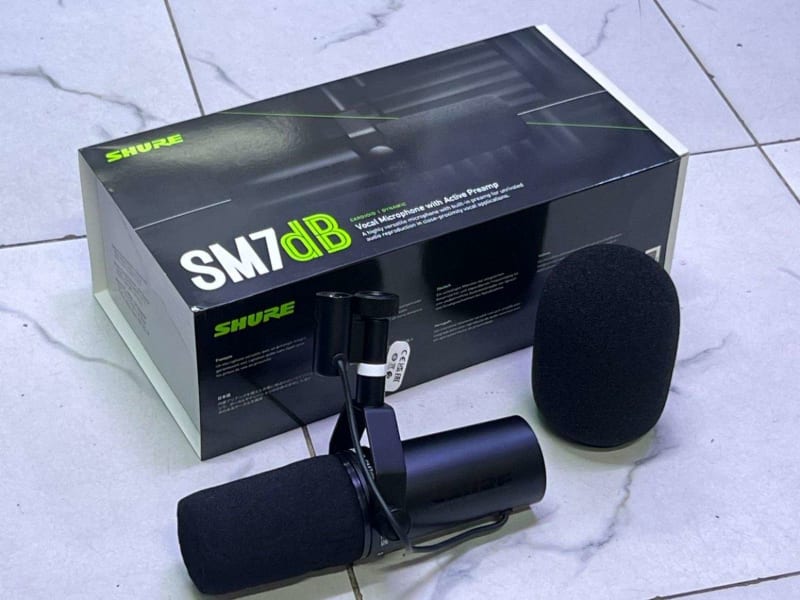 Shure Sm7dB microphone 