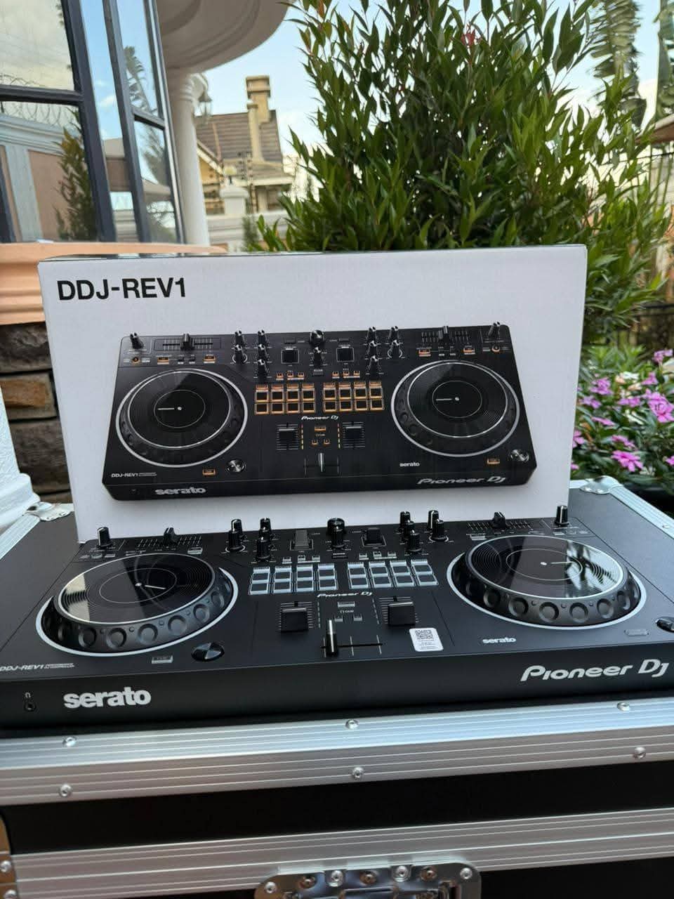 Pioneer DJ DDJ-REV1 2-Deck Serato DJ Controller