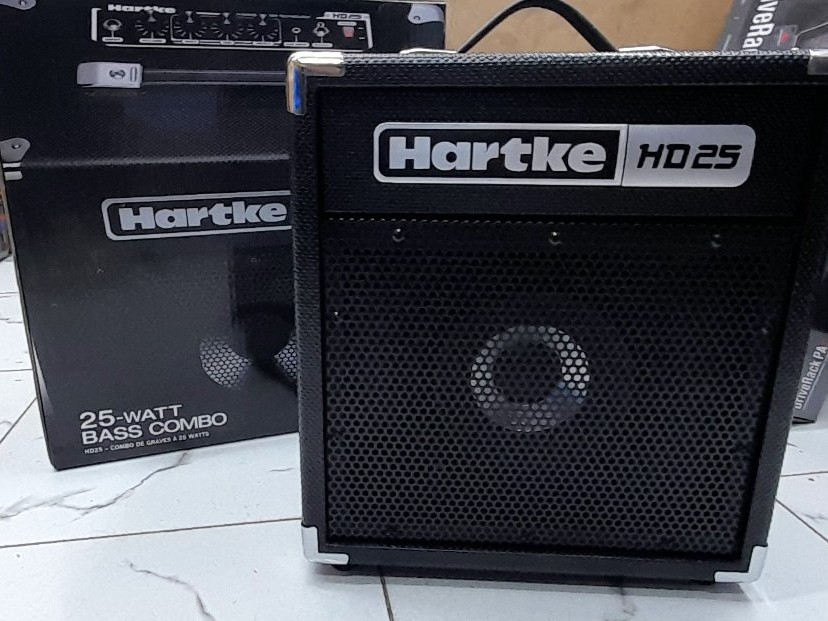 Hartke HD25 25-Watt Bass Combo Amplifier