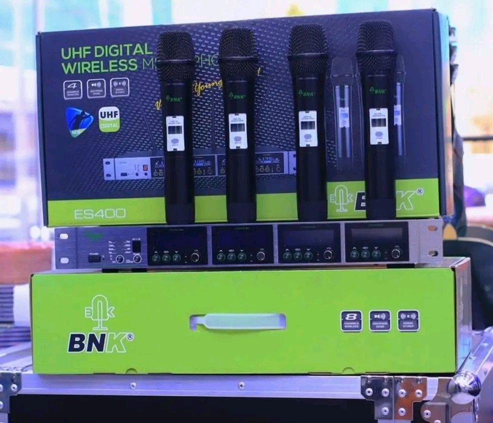 BNK ES400 UHF Digital 4 Channel Wireless Microphone System