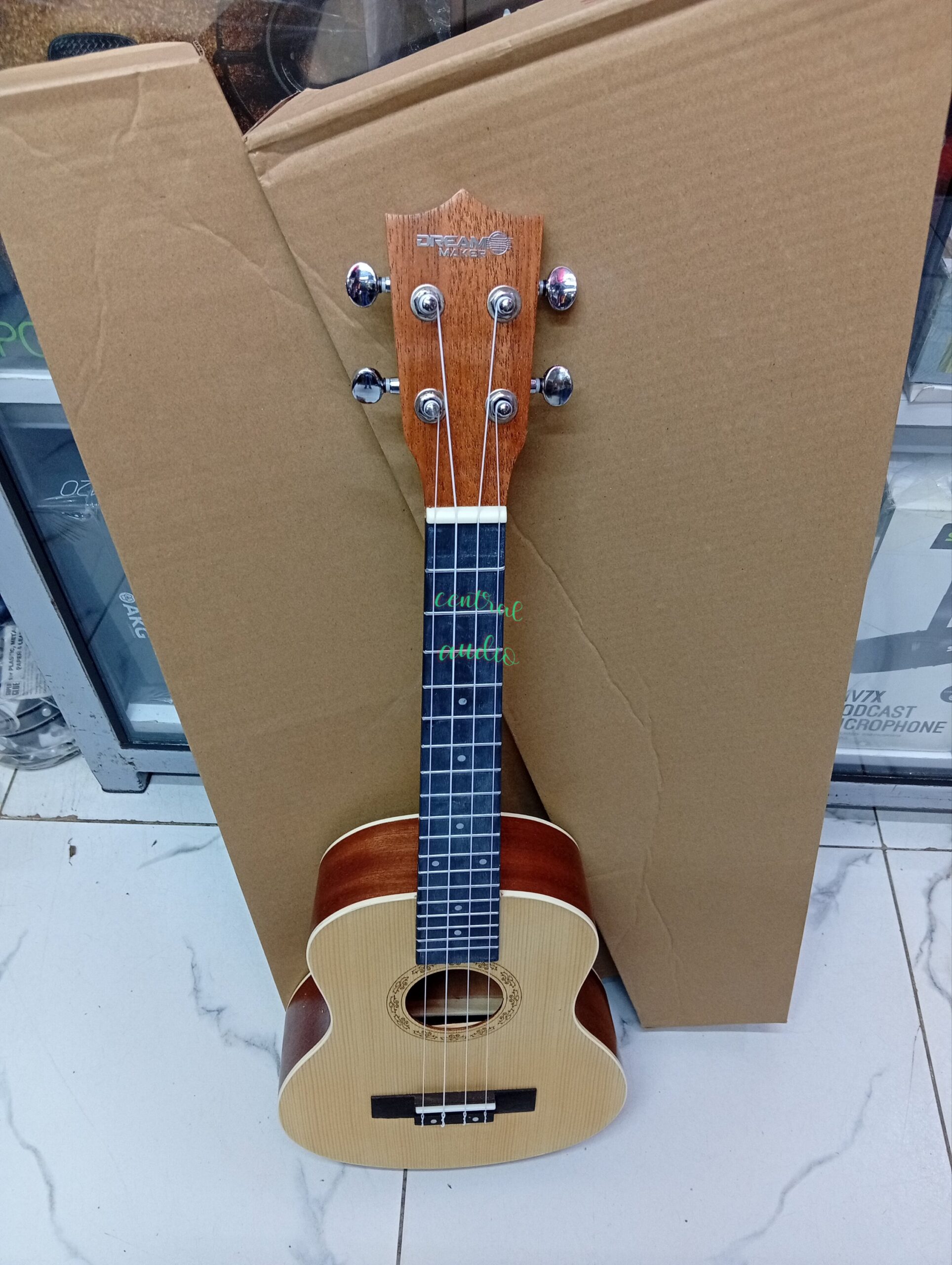 DreamMaker Concert Ukulele (24-Inch, Light Spruce Wood Top)