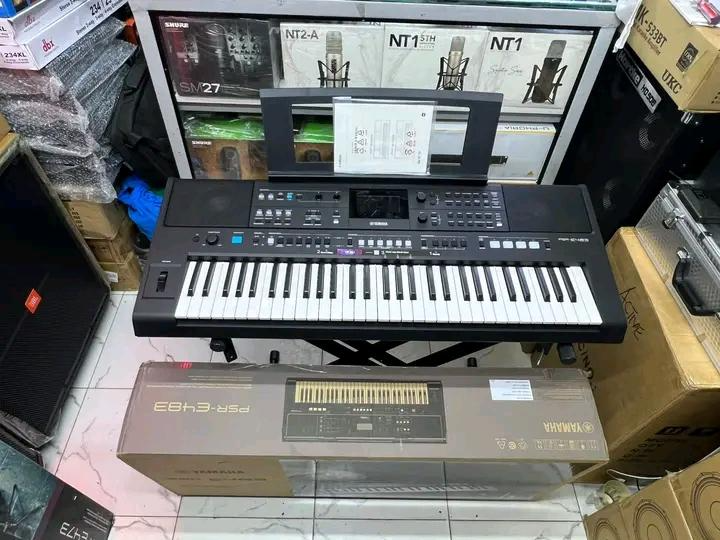 Yamaha PSR-E483 61-Key Portable Keyboard